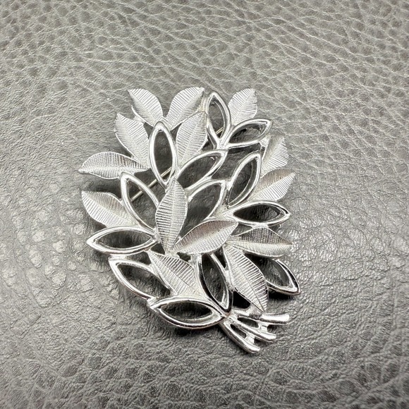 Vintage SARAH COV Brooch Silver Tone Leaf Bouquet Pin Textured Modernist Jewelry - Picture 2 of 8